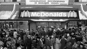 Foto: Pertama Kali McDonalds Buka di Rusia