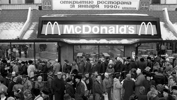 Foto: Pertama Kali McDonalds Buka di Rusia