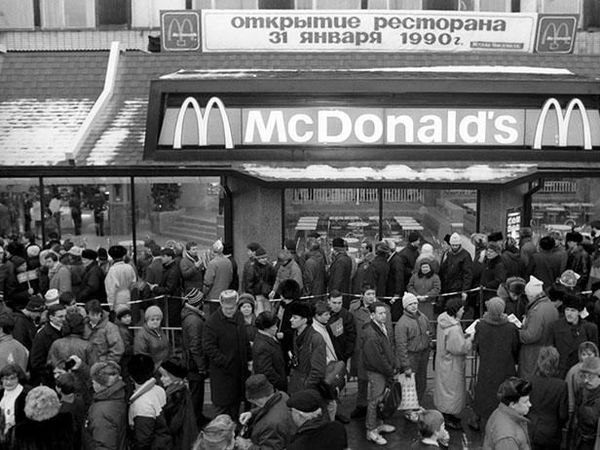 Foto: Pertama Kali McDonalds Buka di Rusia