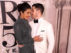 Priyanka Chopra Makin Mesra dengan Nick Jonas Priyanka Chopra Makin Mesra dengan Nick Jonas