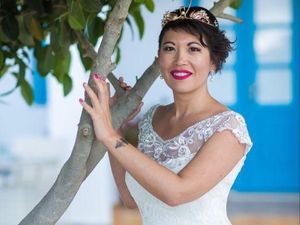 Dicampakkan Tunangan, Wanita Ini Habiskan Rp 408 Juta Nikahi Diri Sendiri