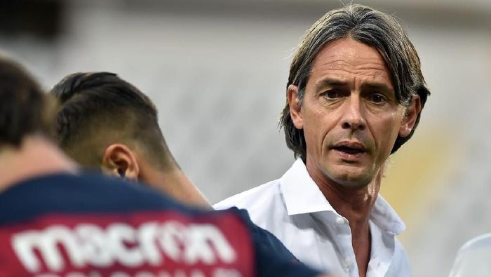 Filippo Inzaghi TURIN, ITALY - AUGUST 26: Bologna FC coach Filippo Inzaghi looks on during the serie A match between Frosinone Calcio and Bologna FC at Olimpico Stadium on August 26, 2018 in Turin, Italy. (Photo by Giorgio Perottino/Getty Images)