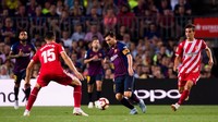 Barcelona langsung menggebrak selepas kick-off dan berhasil mencetak gol melalui kaki Lionel Messi di menit ke-19. (Foto: Alex Caparros/Getty Images)