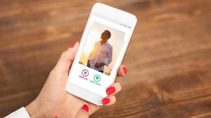 10 Profesi Terpopuler yang Paling Banyak Dapat Swipe Kanan di Tinder