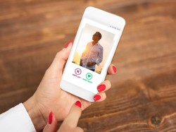 Lakukan Hal ini Supaya Kamu Dapat Swipe Kanan di Tinder