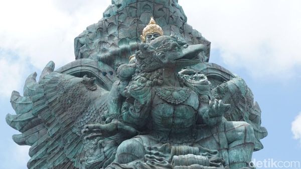 Foto: Megahnya Patung Garuda Wisnu Kencana