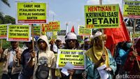 Aksi Unjuk Rasa Hari Tani Nasional di Bawah Terik Matahari