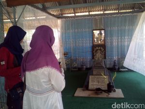 Mengunjungi Makam RMP Sosrokartono, Sang Jenius Kakak RA Kartini Mengunjungi Makam RMP Sosrokartono, Sang Jenius Kakak RA Kartini