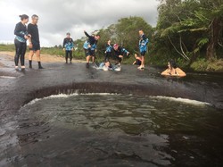 Aneh Tapi Nyata, Sungai Berlubang Jadi Jacuzzi Alami di Kolombia
