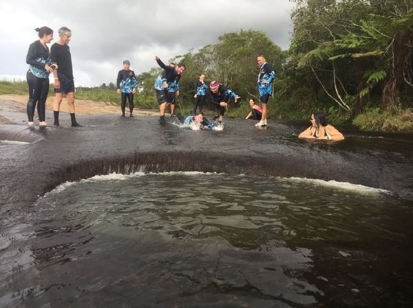 Potret Sungai Jacuzzi Alami di Kolombia