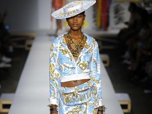 Dulu Guru TK, Wanita Berkulit Hitam Ini Sukses Alih Profesi Jadi Model