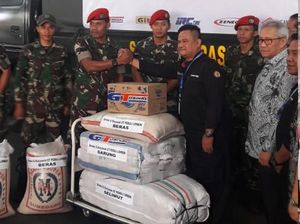 Kopassus Kirim 11 Ton Tenda-Makanan untuk Korban Gempa Lombok