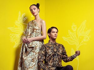 Ultah ke-90, Mickey Mouse Muncul di Batik Iwan Tirta Ultah ke-90, Mickey Mouse Muncul di Batik Iwan Tirta