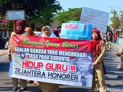 Proses Belajar Mengajar di Blitar Lumpuh Imbas Guru Honorer Mogok