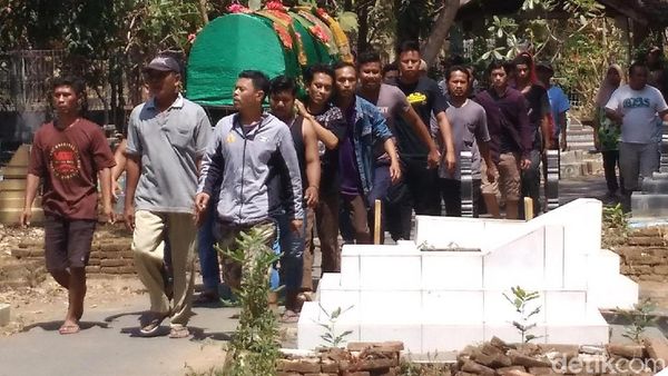 Potret Pemakaman Suporter Persija yang Tewas Dikeroyok Oknum Bobotoh