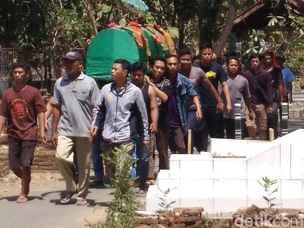 Potret Pemakaman Suporter Persija yang Tewas Dikeroyok Oknum Bobotoh