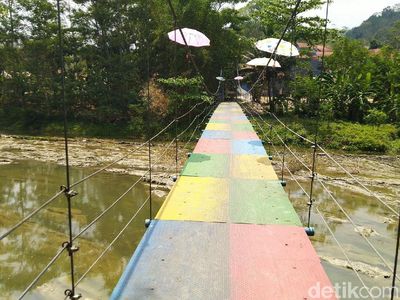 Foto: Ada Jembatan Gantung Swiss di Ciamis