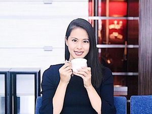 Seru dan Elegan Gaya Makan Miss Jepang Momoko Abe