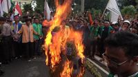 Foto: Bakar Patung Mendag, Mahasiswa di Pelosok RI Tolak Impor Beras