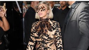 Adu Gaya Nicki Minaj dan Cardi B, Tampil Gila Nonton Fashion Show
