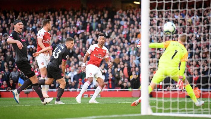 Arsenal menang 2-0 atas Everton. (Foto: Laurence Griffiths/Getty Images) Arsenal menang 2-0 atas Everton. (Foto: Laurence Griffiths/Getty Images)