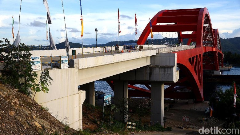 Sore Di Pantai Holtekamp Mengamati Kemajuan Proyek Di Batas Negara