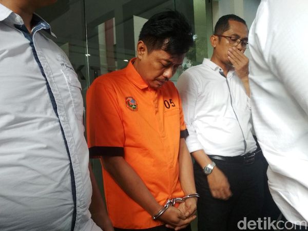 Penampakan Mudy Taylor di Polda, Menangis dan Tertunduk Malu