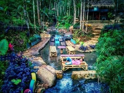 Unik! Jombang Punya Angkringan di Tengah Sungai