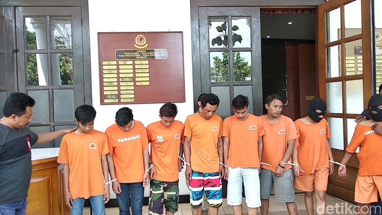 16 Oknum Bobotoh Pengeroyok Suporter Persija Ditangkap 16 Oknum Bobotoh Pengeroyok Suporter Persija Ditangkap