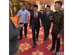 Saat Jokowi Takut Keliru Bila Tak Sapa Sandiaga