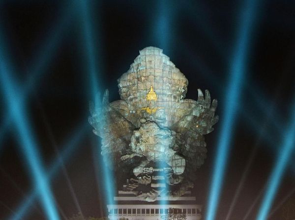 Pasca Diresmikan, Patung Garuda Wisnu Kencana Megah Banget