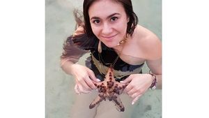Foto: Wulan Guritno dan Angkat-angkat Bintang Laut