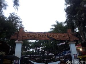 Sedih, Taman Kota di Tangsel Ini Banyak Sampah Berserakan