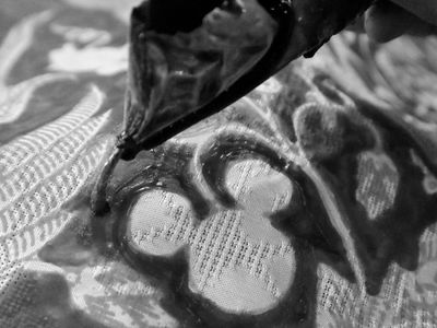 Foto: Unik, Ada Mickey Mouse Nyempil di Batik Klasik Iwan Tirta