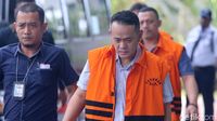 Kembali Diperiksa KPK, Suami Inneke Tertunduk Lesu