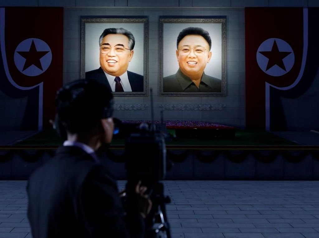 Foto: Korea Utara dan Senyuman Kim Jong-il