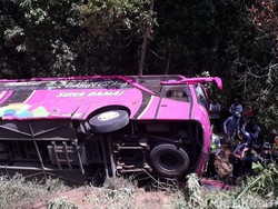 Bus SMK PGRI 1 Karanganyar Terjun ke Jurang, 4 Korban Rawat Inap