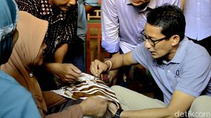 Curhat Sandi saat Belajar Membatik: Ternyata Sulit!