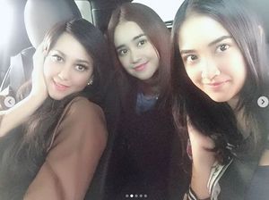 Foto saat Putranya Wisuda, Meriam Bellina Cantiknya Awet!