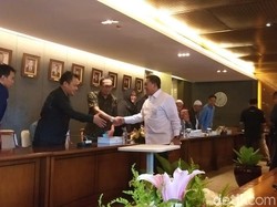 Arab Saudi Cegah Habib Rizieq ke Malaysia, Fadli Zon Turun Tangan