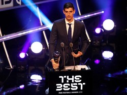 Thibaut Courtois dinobatkan sebagai Kiper Terbaik Dunia 2018. Courtois mengalahkan Hugo Lloris (Prancis/Tottenham Hotspur) dan Kasper Schmeichel (Denmark/Leicester City) usai membantu Belgia finis ketiga di Piala Dunia. (Foto: John Sibley/Action Images via Reuters)