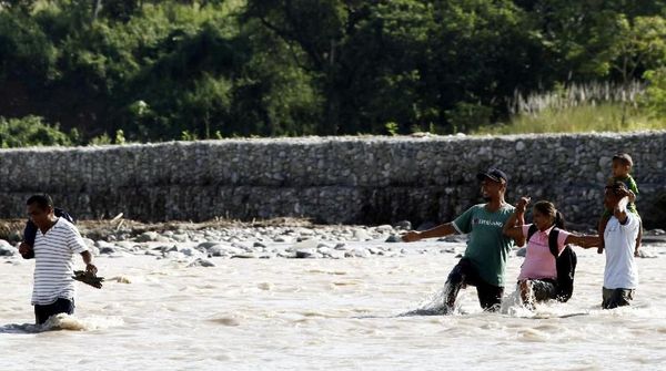 Perjuangan Warga Timor Leste Memasuki Atambua, NTT