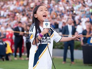 Terpukau Suara Malea, Ibrahimovic Jadikan Penyanyi Cilik Indonesia Itu MVP