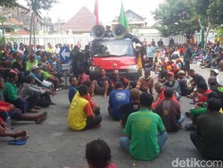 Pengemudi Bentor Demo Minta Izin dan Tempat Mangkal di Malioboro