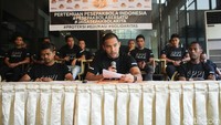 Mereka tak akan bermain di pekan 24 Liga 1 2018 hingga tercapainya Nota Damai Suporter.
