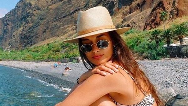 Foto: Saat Model Victoria Secret Gizele Oliveira Keliling Dunia