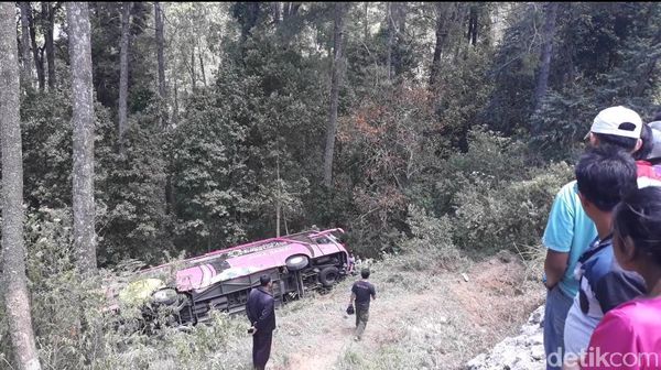 Ini Penampakan Bus Rombongan SMK Karanganyar yang Terjun ke Jurang