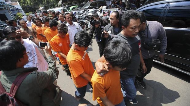 Delapan pendukung Persib Bandung dijadikan tersangka pembunuhan suporter Persija Haringga Sirla.