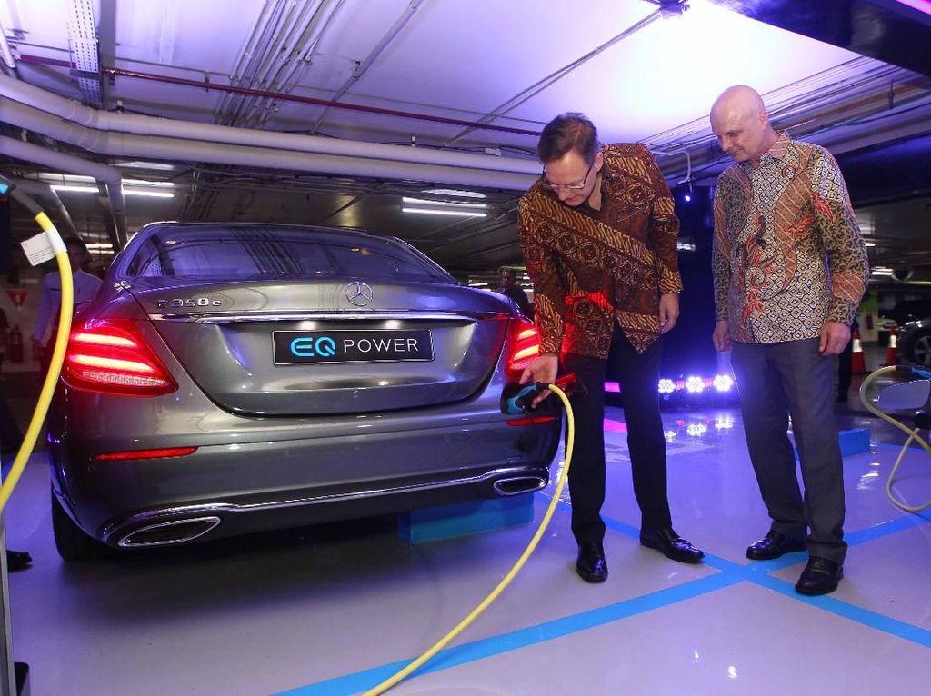 Harga Kurang Kompetitif, Mobil Hybrid Mercy Sepi Pembeli Harga Kurang Kompetitif, Mobil Hybrid Mercy Sepi Pembeli