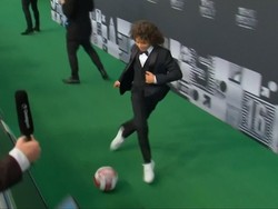 Tingkah Anak Marcelo Kolongin Orang di Red Carpet